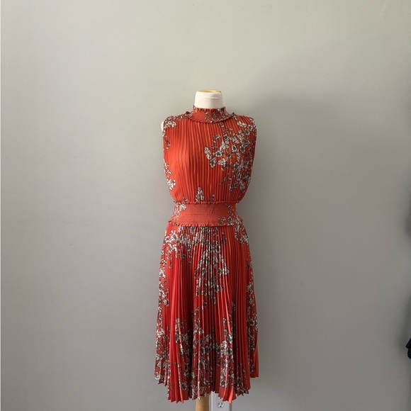 Nanette Lepore Accordian Dress - Picture 2 of 9